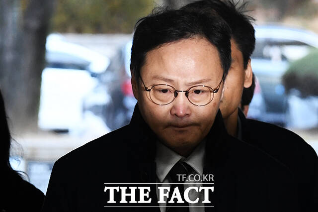 티몬·위메프 판매대금 미정산 사태로 특정경제범죄가중처벌법상 사기·횡령·배임 등 혐의를 받는 류광진 티몬 대표가 18일 오전 서울 서초구 서울중앙지방법원에서 열린 구속 전 피의자 심문(영장실질심사)을 받기 위해 출석하고 있다. /서예원 기자