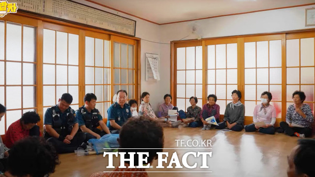 전남도자치경찰위원회는 농림축산식품부와 협업해 유튜브 ‘지키미(米)밥차-고흥 경찰서’편을 제작했다. ‘지키米 밥차’는 농촌 현장을 지키는 분들에게 밥차를 보내 따뜻한 한 끼의 감사함을 전하는 프로그램이다./무안=홍정열 기자