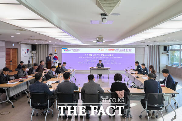 조일교 아산시장 권한대행이 11월 주간 간부회의를 주재하고 있다. /아산시