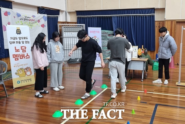 무주군이 수능시험을 마친 고3 예비 성인을 대상으로 찾아가는 건강체험장을 운영한다. /무주군