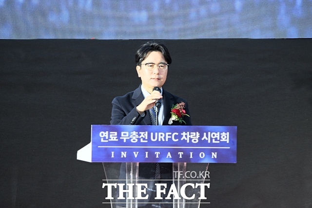 정호영 특화연구센터장이 시연회에서 무충전 수소 자동차에 대해서 설명하고 있다./광주=나윤상 기자