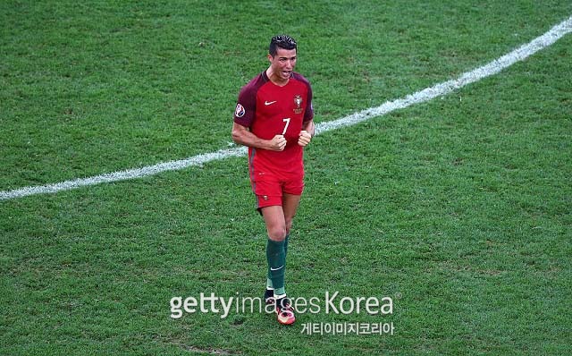 포르투갈 4강 진출! 포르투갈이 1일 스타드 벨로드롬에서 열린 UEFA 유로 2016 8강전에서 승부차기 끝에 폴란드를 따돌리고 4강 진출에 성공했다. /마르세유(프랑스)=게티이미지