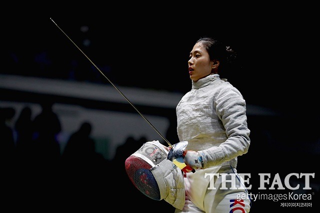 김지연 16강 탈락! 김지연이 8일 열린 2016 리우올림픽 여자 펜싱 사브르 개인전 16강에서 로레타 굴로타에게 역전패했다. / 게티이미지