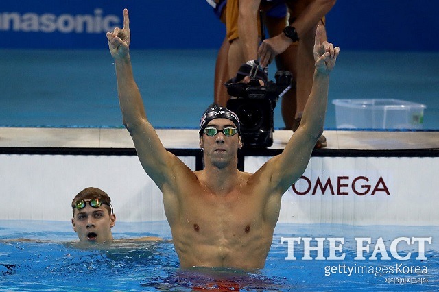 펠프스 금메달! 마이클 펠프스가 10일 열린 2016 리우데자네이루 올림픽 수영 남자 접영 200m 결선에서 1분 53초 36의 기록으로 가장 먼저 터치패드를 찍었다. / 게티이미지