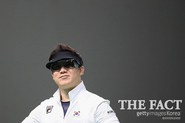 어메이징 진종오! 진종오가 11일 열린 2016 리우데자네이루 올림픽 사격 남자 50m 권총 결선에서 193.7점을 기록하며 올림픽 신기록으로 금메달을 목에 걸었다. / 게티이미지