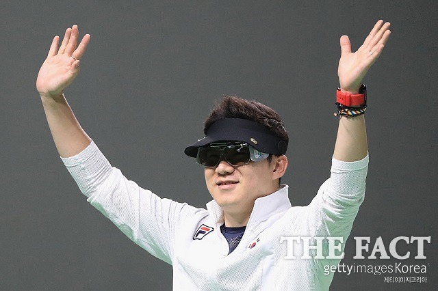 진종오 금메달! 진종오가 11일 열린 2016 리우데자네이루 올림픽 남자 50m 권총 결선에서 193.7점을 기록하며 금메달을 획득했다. / 게티이미지