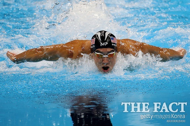 펠프스 4관왕! 마이클 펠프스가 12일 열린 2016 리우데자네이루 올림픽 남자 개인혼영 200ｍ 결승에서 1분 54초 66의 기록으로 금메달을 목에 걸었다. / 게티이미지