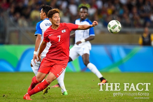 고개 숙인 손흥민! 신태용호가 14일 열린 2016 리우데자네이루 올림픽 남자축구 8강전에서 온두라스에 0-1로 졌다. / 벨루오리존치 = 게티이미지