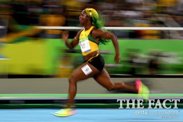 女 우사인 볼트 프라이스, 동메달 획득! 여자 우사인 볼트로 불리는 프레이저 프라이스가 리우올림픽 100m 동메달을 따냈다. /리우데자네이루=게티이미지