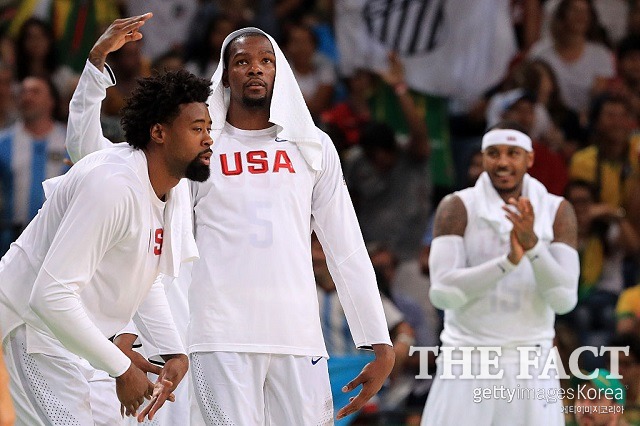 드림팀 분위기 반전! 미국 남자농구 대표팀이 18일 열린 2016 리우데자네이루 올림픽 남자농구 8강에서 아르헨티나를 105-78로 대파했다. / 게티이미지