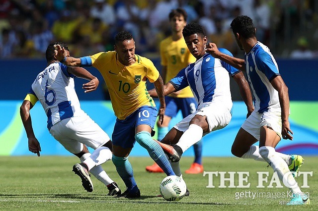 네이마르 맹활약! 브라질이 18일 열린 2016 리우데자네이루 올림픽 남자축구 준결승 온두라스와 경기에서 6-0으로 크게 이겼다. / 게티이미지