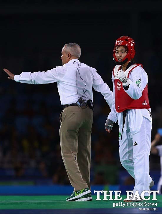 태권도 금메달 김소희 감격! 김소희가 여자태권도 49kg급에서 금메달을 따냈다. 준결승전에서 아지에즈를 꺾고 기뻐하는 김소희. /리우데자네이루(브라질) = 게티이미지 제공