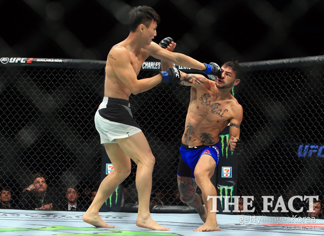 UFC 컵 스완슨과 최두호 최고의 명승부 ufc 컵 스완슨과 최두호가 명승부를 보여준 가운데 데이나 화이트 회장이 올해의 경기감이라 호평했다./게티이미지