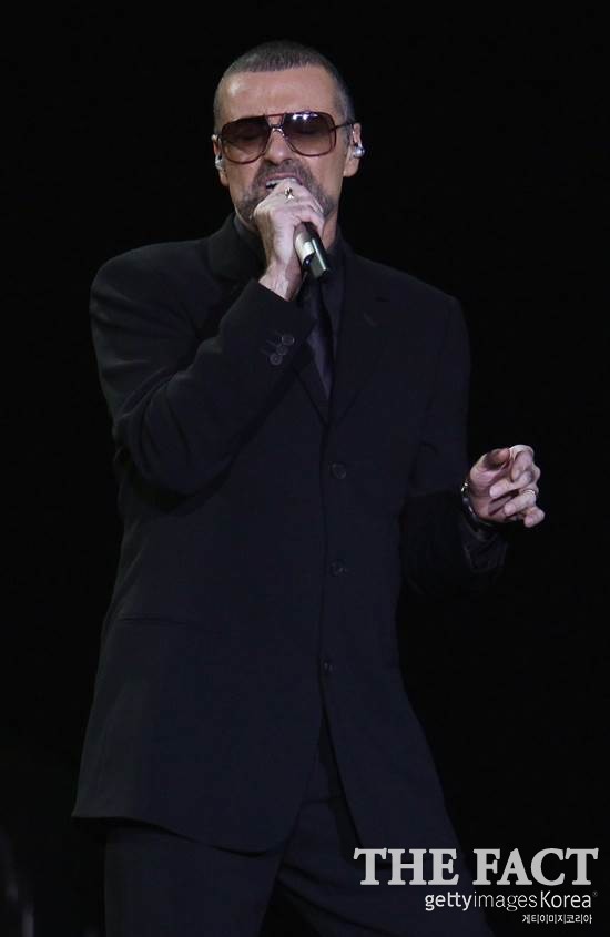 2011년 11월 11일 이탈리아 밀라노에서 공연 중인 조지 마이클. /밀라노(이탈리아)=게티이미지