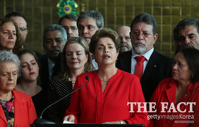 2016년 8월 31일 (현지시각) 탄핵으로 대통령궁을 떠나기 전 연설을 하는 지우마 호세프 전 브라질 대통령 /게티이미지