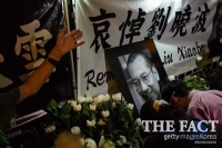  류샤오보 사망에 중국 정부 강력 대응, 'SNS 검열까지 시작됐다'
