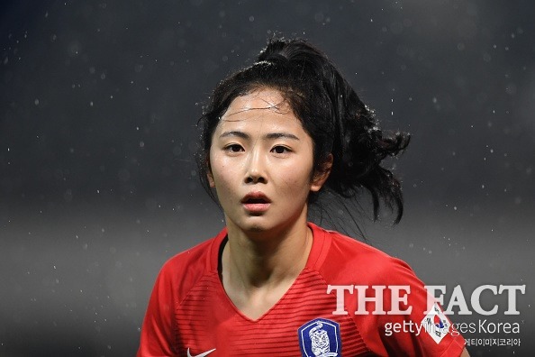 한국 여자축구의 얼짱 스타 이민아가 8일 일본 지바에서 벌어진 2017 동아시아축구연맹(EAFF) E-1 챔피언십 1차전 일본전에서 수려한 외모와 기량으로 팬들의 관심을 끌었다. / 게티이미지코리아