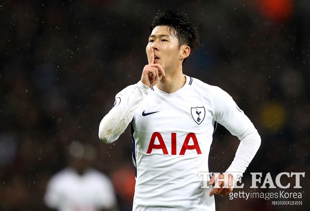 잉글랜드 프리미어리그 토트넘의 손흥민이 5일 웨스트햄과의 홈경기에서 후반 38분 30m 중거리슛으로 동점골을 떠뜨린 뒤 골 세리머니를 펼치고 있다. / 게티이미지코리아