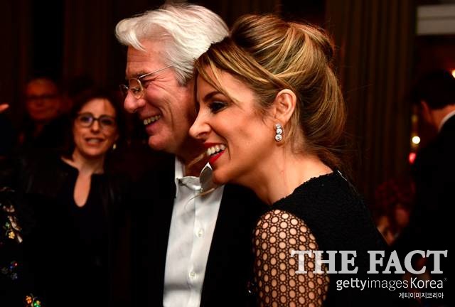 리차드 기어와 알레한드라 실바는 연인임을 인정한 후 다양한 공식석상에 모습을 드러내 애정을 과시했다. /베를린(독일)=게티이미지