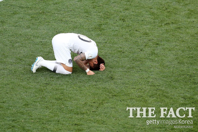 한국 축구대표팀 장현수가 18일(한국시간) 러시아 니즈니노브고로드 스타디움에서 열린 2018 러시아 월드컵 F조 조별리그 첫 경기 스웨덴과 경기 직후 아쉬워하고 있다. /니즈니노브고로드(러시아)=게티이미지