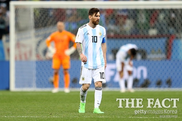 아르헨티나, 크로아티아에 덜미! 리오넬 메시가 22일 열린 크로아티아와 2018 러시아 월드컵 예선 경기에서 0-3으로 패한 뒤 망연자실해 하고 있다. /게티이미지