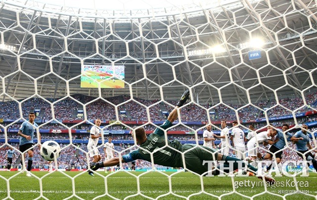 25일(한국시간) 열린 2018 러시아 월드컵 A조 최종 3차전에서 우루과이가 러시아의 골망을 흔들고 있다. /러시아=게티이미지