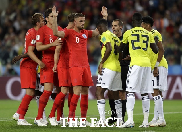 4일 열린 콜롬비아와 2018 러시아 월드컵 16강전에서 잉글랜드 공격수들이 코너킥 상황을 맞아 일렬로 서는 준비된 움직임을 보이고 있다. /사진=AP.뉴시스