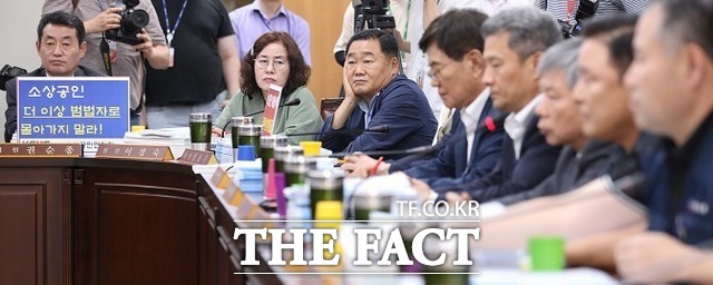 소상공인연합회는 내년도 최저임금 대폭 인상 시 소상공인 모라토리엄을 진행하겠다고 공표했다. 지난 10일 열린 최저임금위원회 전원회의. /세종=뉴시스