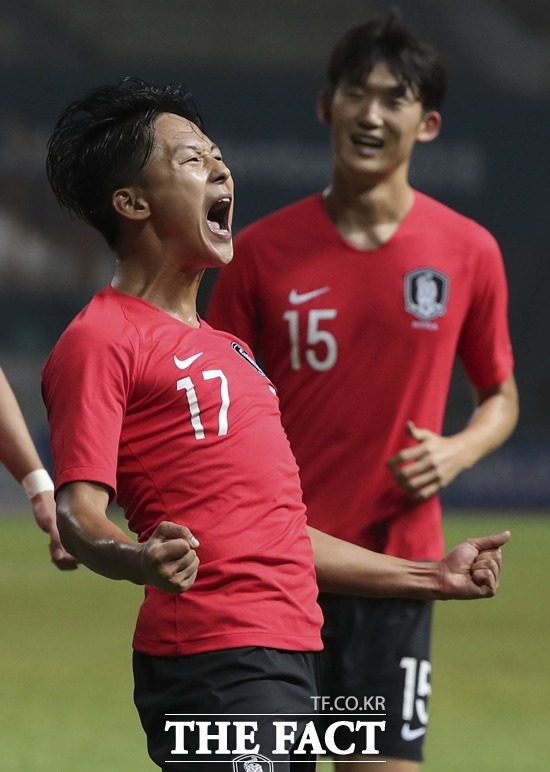 이승우 골 넣고 포효! 이승우가 23일 열린 2018 자카르타-팔렘방 아시안게임 남자 축구 16강 이란과 경기에서 쐐기골을 넣은 후 포효하고 있다. /인도네시아(자카르타)=뉴시스.