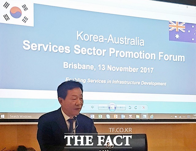 황건일 기획재정부 국제경제관리관이 지난해 11월 13일(현지시간) 호주 브리즈번에서 열린 제4차 한-호주 서비스 진흥포럼에 참석해 환영사를 하고 있다. /뉴시스