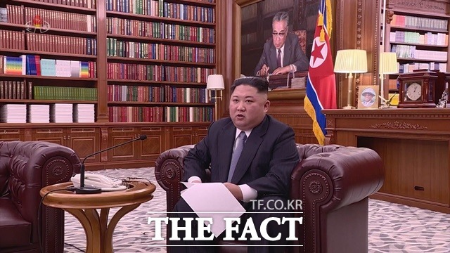 김정은 북한 국무위원장이 1일 오전 노동당 중앙위원회 청사에서 신년사를 발표하는 모습. /뉴시스=조선중앙TV