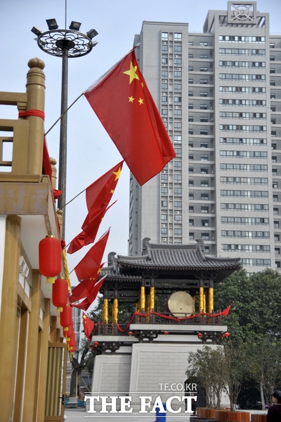 4일 하락 출발한 코스피는 장 중반 중국 증시 반등에 힘입어 상승 마감했다. /뉴시스