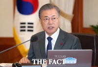  文대통령, 새해 첫 국무회의 '경제-가짜뉴스-비정규직' 강조