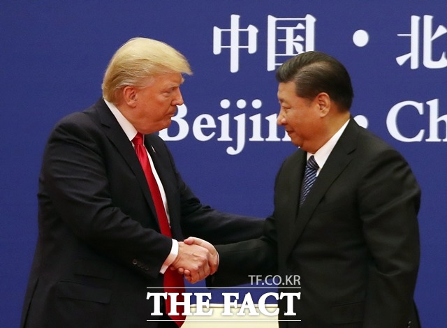 23일 코스피가 미중 협상 불확실성 완화 소식에 기관의 투자심리를 개선시키면서 2120선을 회복했다. /AP.뉴시스