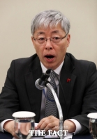  文대통령, '아세안 가라' 논란 김현철 사표 수리…'안타깝다'