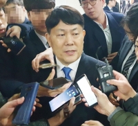  '80억원 탈세' 김정규 타이어뱅크 회장 징역 4년…법정구속 면해