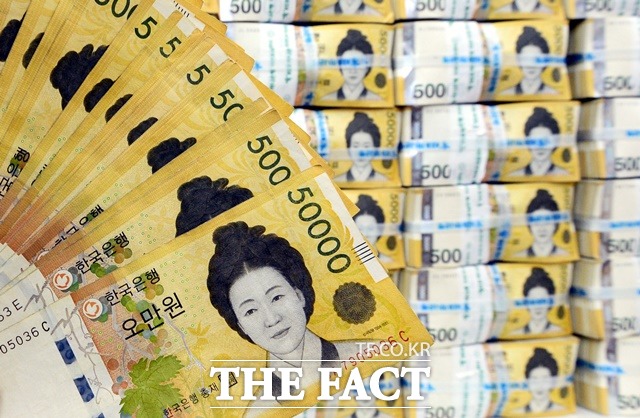 시중에 유통 중인 5만 원권 지폐가 100조 원에 달하는 것으로 나타났다. /뉴시스DB