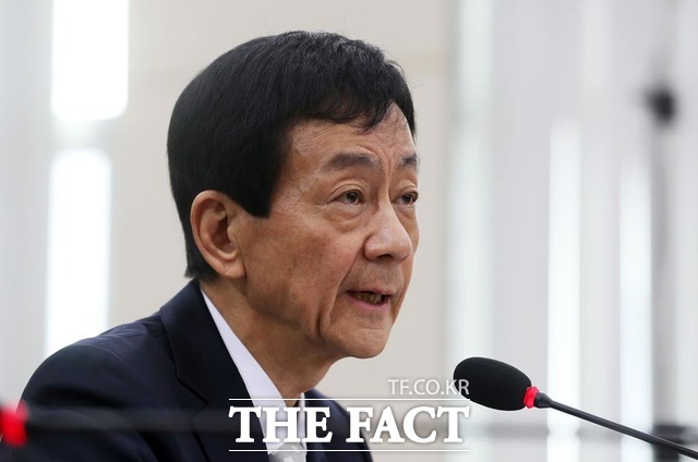 진영 행정안전부 장관 후보자가 27일 오전 서울 여의도 국회 행정안전위원회 회의실에서 열린 인사청문회에서 의원들 질의에 답하고 있다./뉴시스