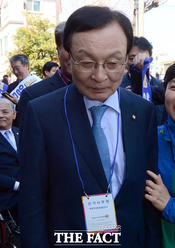 이해찬 민주당 대표는 후보 단일화를 한 창원성산에서 여영국 후보가 당선하며 책임론에서 조금은 자유롭게 됐다. 그러나 통영고성에서 한국당에 패배하며 내년 총선에 주황 불이 켜지게 됐다. /뉴시스