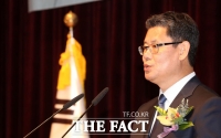  김연철 통일부 장관 취임 '평화, 되돌릴 수 없게 발전시켜야'