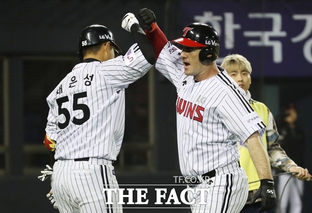 11일(목) 열리는 2019시즌 한국프로야구(KBO)프로야구 3경기를 대상으로 한 야구토토 스페셜 14회차 투표율을 중간 집계한 결과, 참가자의 45.38%가 LG-삼성(1경기)전에서 홈팀 LG의 근소한 우세를 전망했다./잠실=뉴시스