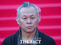  '성폭력 의혹' 김기덕 감독, 모스크바 국제영화제 참석…'여유로운 미소'