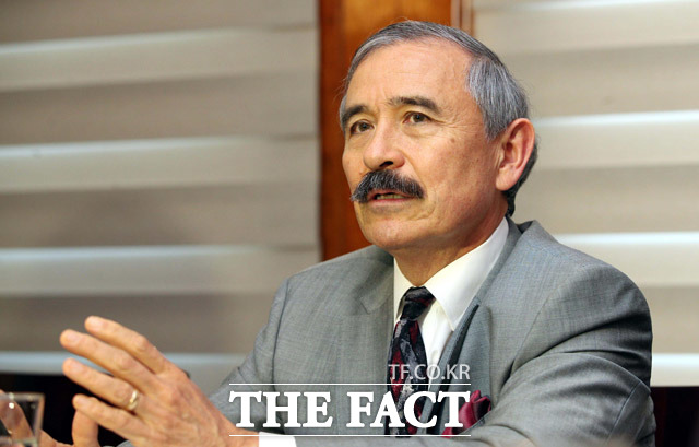 해리 해리스 주한미국대사가 북미협상에 대해공은 북한에게 있다고 언급했다. 해리스 대사가 22일 서울 중구 정동 주한미국대사관저에서 기자간담회를 하고 있다. /뉴시스