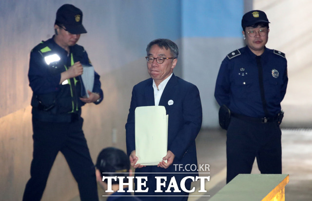 임종헌 전 법원행정처 차장이 29일 오후 서울 서초구 서울중앙지법에서 열린 사법농단 사건 15차 공판에 출석하고 있다./뉴시스