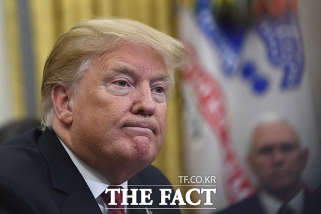 7일 코스피가 도널드 트럼프 미국 대통령의 갑작스런 대중관세 부과 입장에 따른 미중 무역분쟁 재발 우려에 2170선으로 후퇴했다. /AP.뉴시스