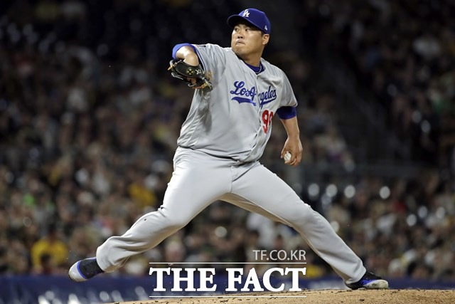 류현진의 연속 이닝 무실점 투구는 피츠버그 2회말 공격에서 조시 벨에게 2루타를 맞은 뒤 포수 3루 송구 실책으로 32이닝 무실점으로 마감했다./피츠버그=AP.뉴시스