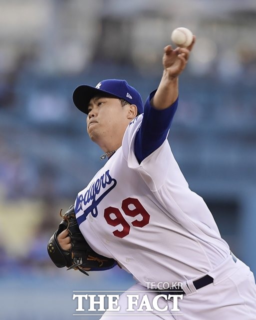 뉴욕 메츠의 제이슨 바르가스와 투수전을 펼친 류현진의 힘찬 투구 장면. /LA=AP,뉴시스