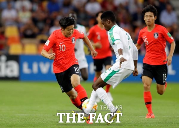 대한민국 20세 이하 축구대표팀이 9일 세네갈과의 2019 국제축구연맹(FIFA) U-20 월드컵 8강전에서 극적인 승리를 거둔 가운데, 이강인의 활약이 주목받고 있다./뉴시스
