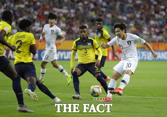 에콰도르전에서도 변함없는 왼발 마법을 펼친 이강인./루블린(폴란드)=AP.뉴시스