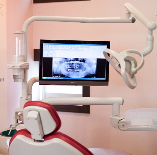 국내 치과의사들이 임플란트 시술 편의성이 가장 우수한 임플란트 기업으로 오스템임플란트를 꼽았다. 사진은 기사의 특정사실과 무관함. /뉴시스